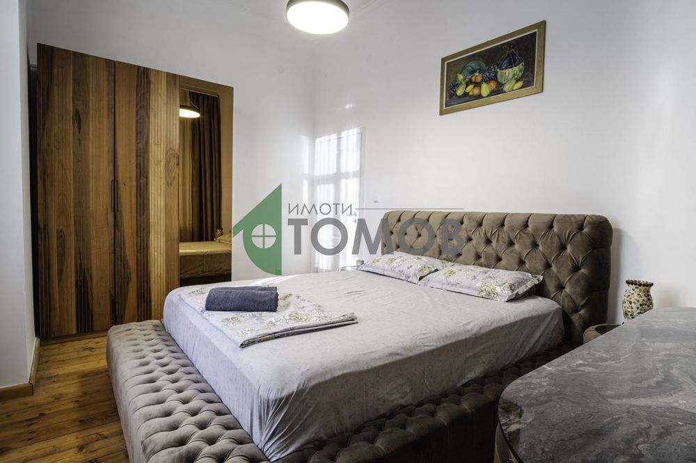 Луксозен и напълно обзаведен тристаен апартамент в сърцето на Русе