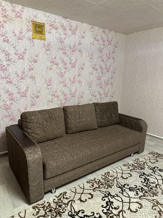 Диван новый, очень мягки удобный, нету царапина нету грязь,