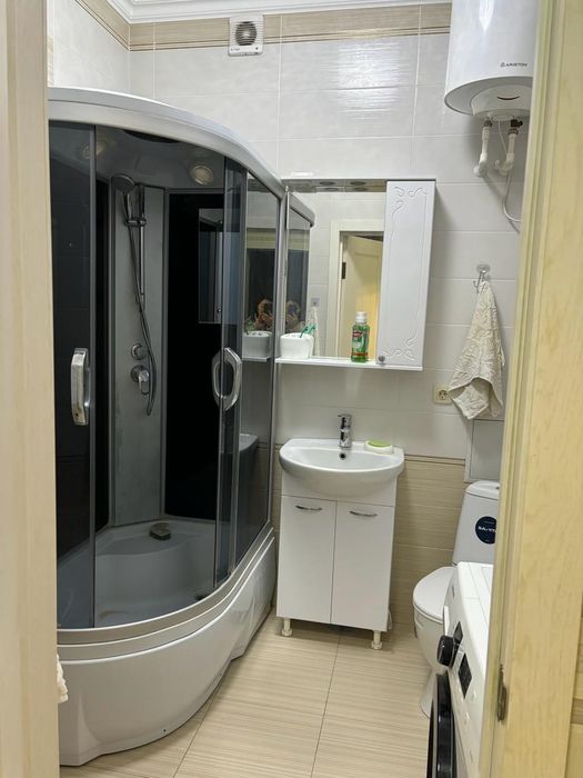 Сдам 1 кв на длительный срок 150 000 + ком услуги