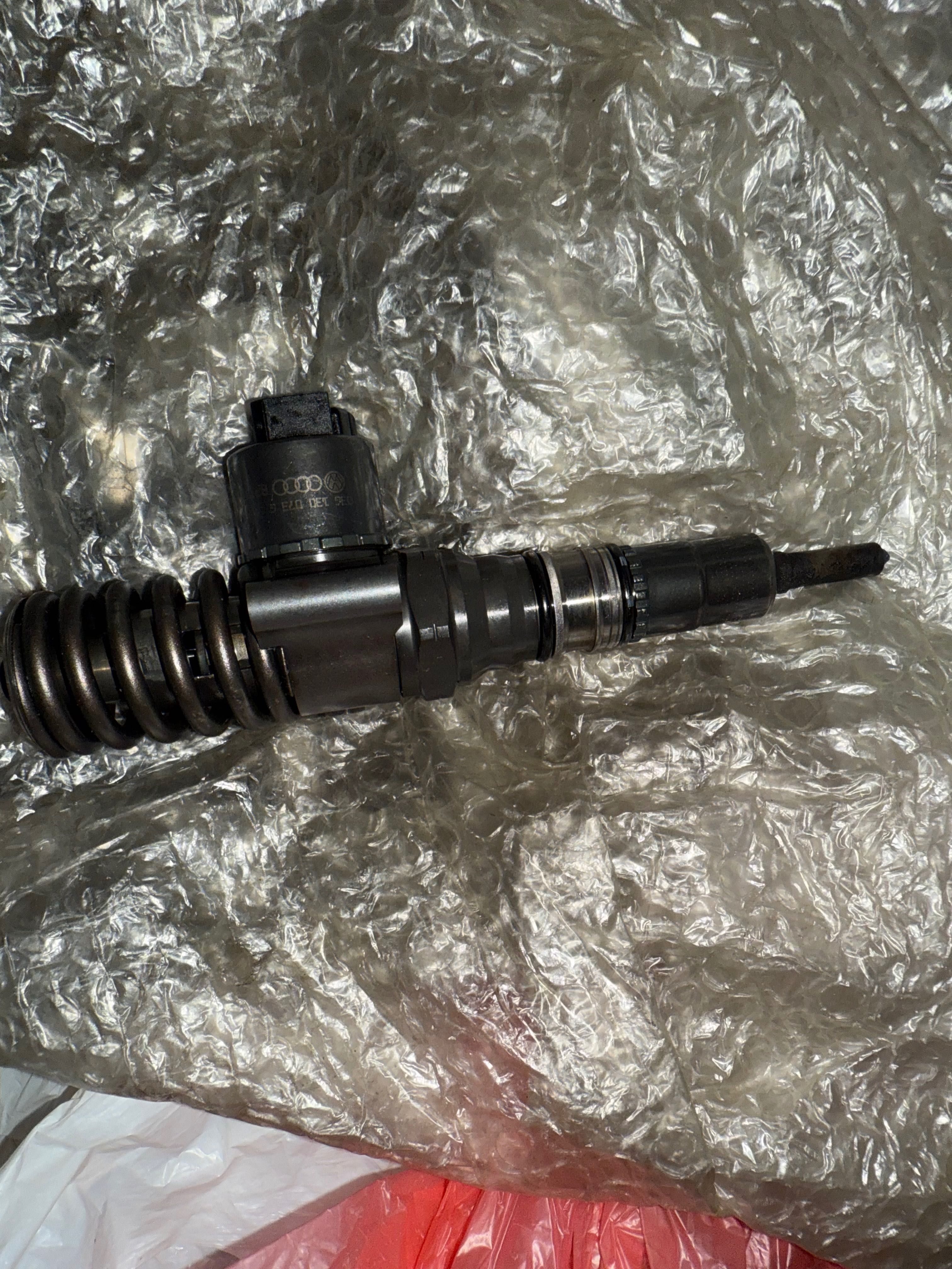 Инжекторна дюза Bosch за двигател BKD 2,0 TDI, 16V, 140kc