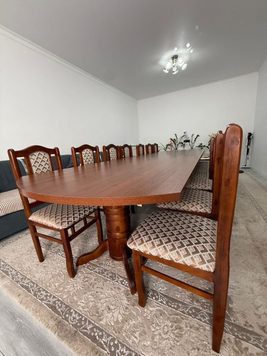 Стол и стулья ! 18 стульев ,5 метров