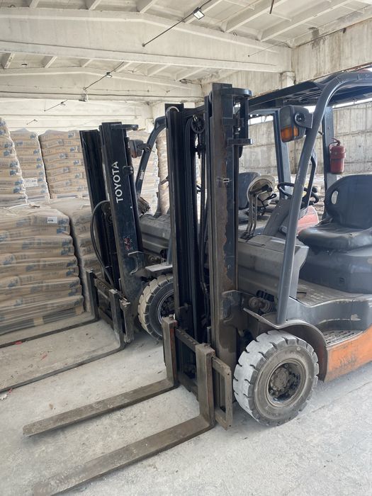 Продается вилочный погрузчик с грузоподьемностью 2.5 т. Тойота