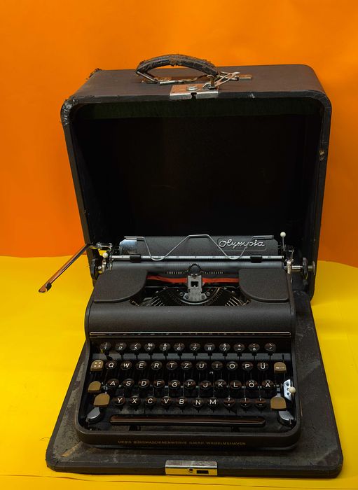 Пишеща Машина Olympia Латиница Топ Състояние Обслужена 1940 Година !