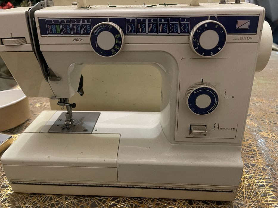 Продам швейную машину