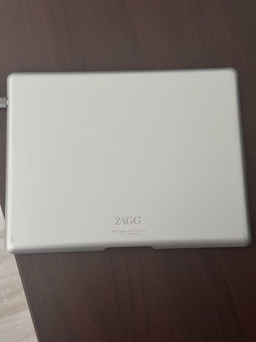 Tastatura zagg iluminata pentru ipad air