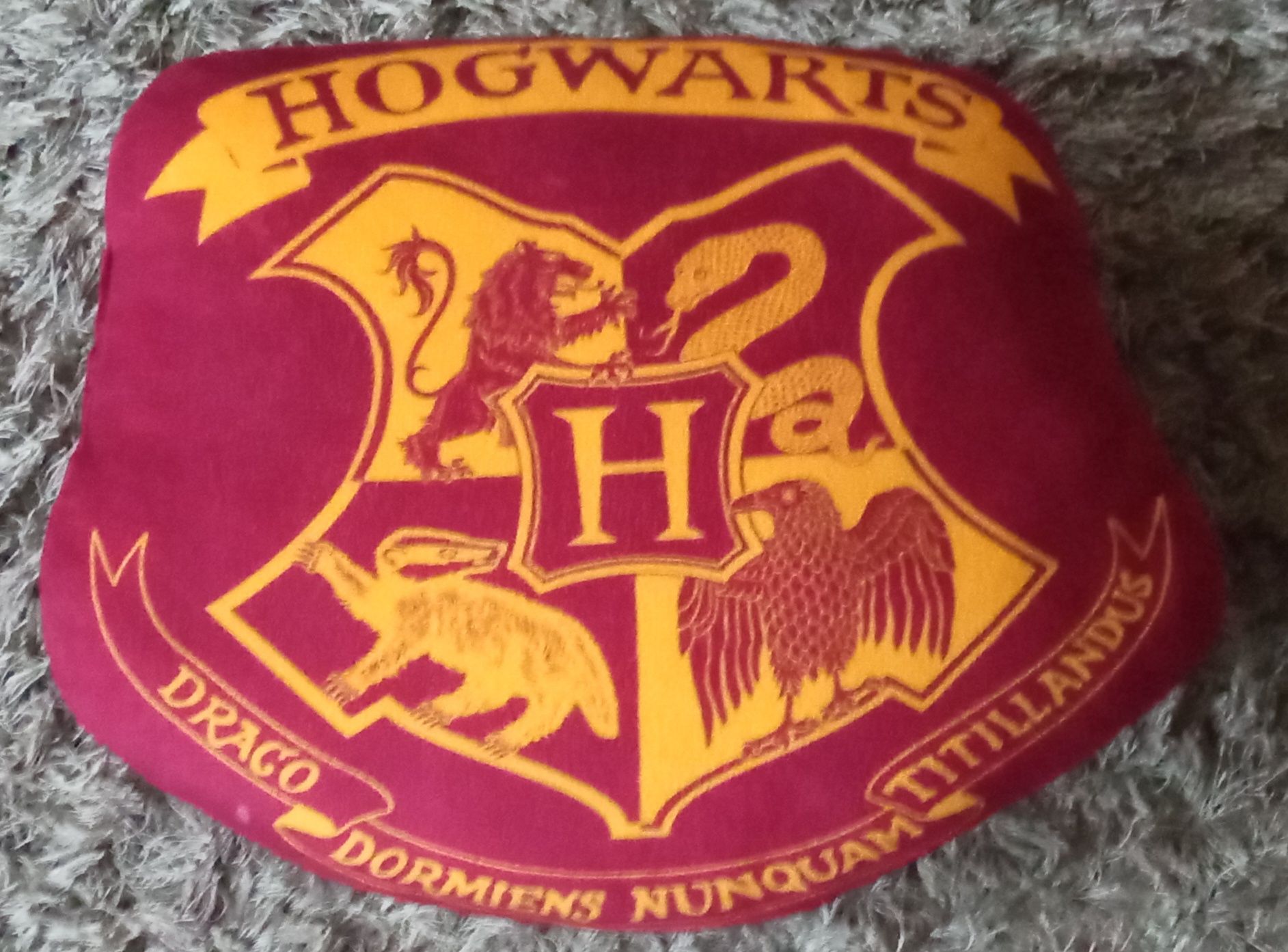 Patura plus Hogwarts Gryffindor cu perna