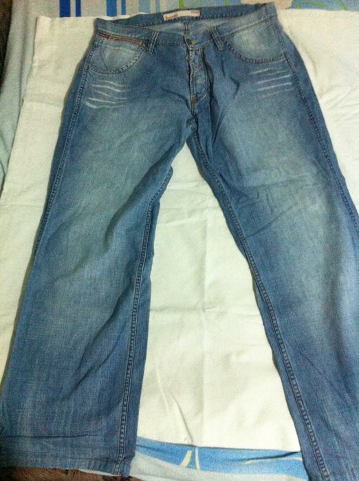 Original Junker Jeans   -- Banii merg la un baiat bolnav.