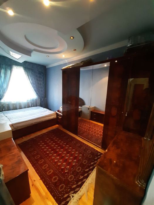 Yunusobod 4 kvartal uy sotiladi