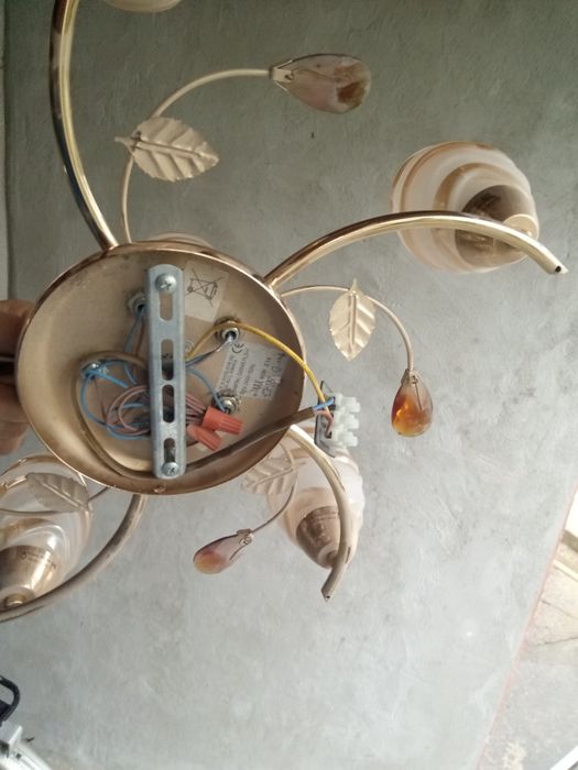 Lustra lumina caldă