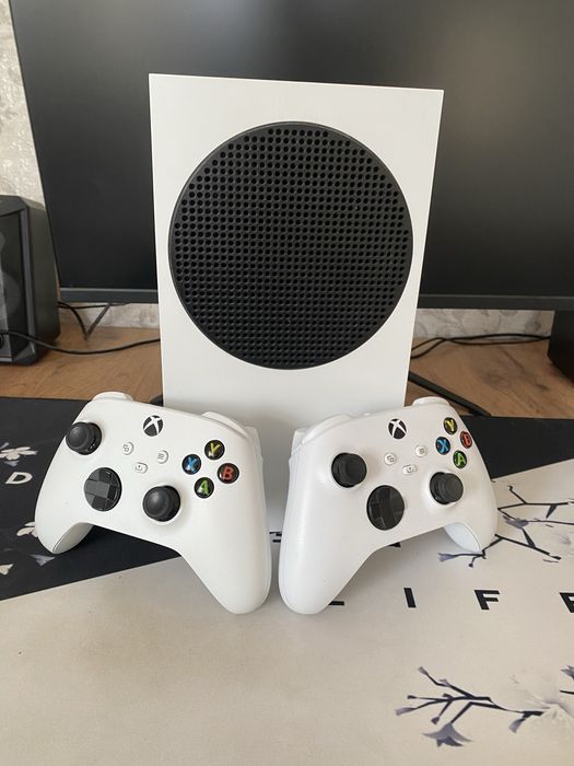 Xbox series s 2 геймпада