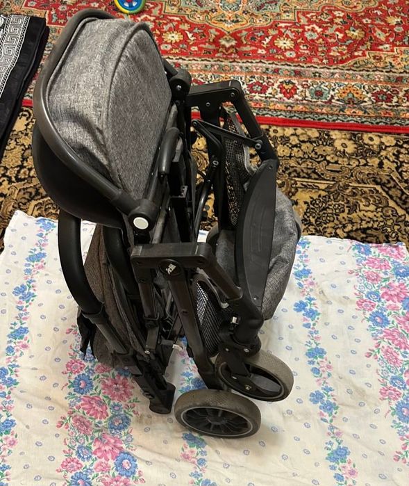 Коляска детская раскладывающаяся