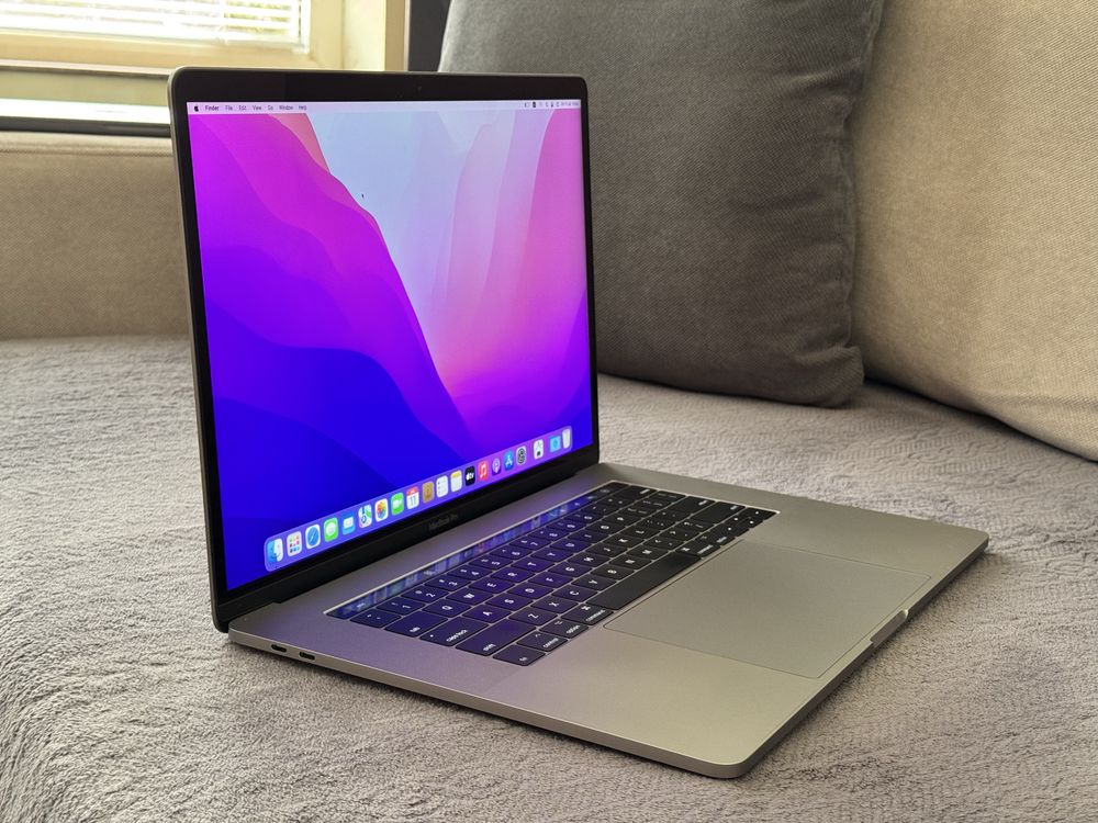 15,4'Macbook Pro 2017 Touchbar/i7 2.9Ghz/16GB Ram/512GB SSD/Radeon 4GB