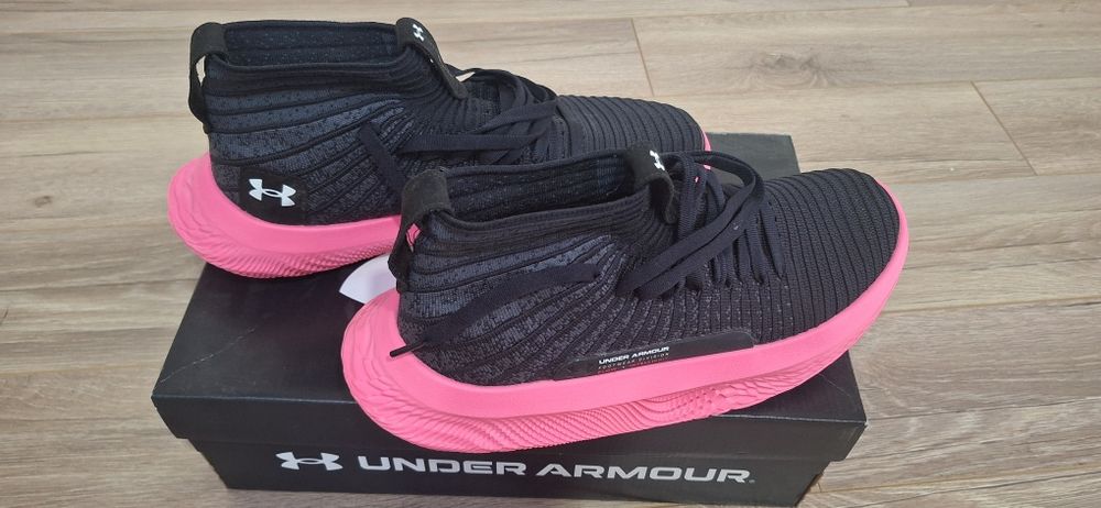 UNDER ARMOUR маратонки