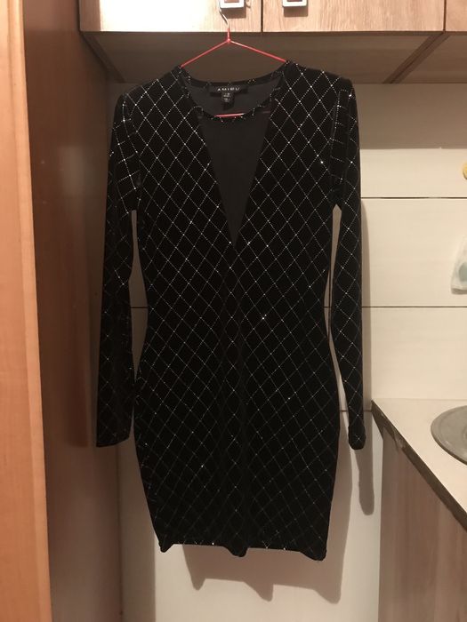 Черное платье со стразами от New Yorker