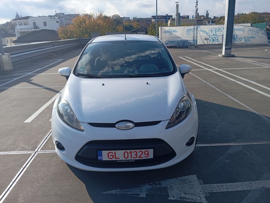 Vând Ford fiesta