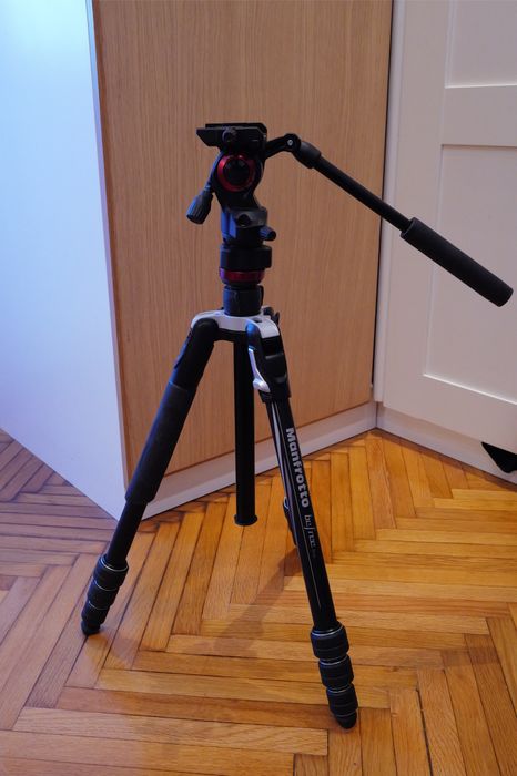 Trepied Manfrotto Befree Live twist camere dslr si video Cap MVH400AH