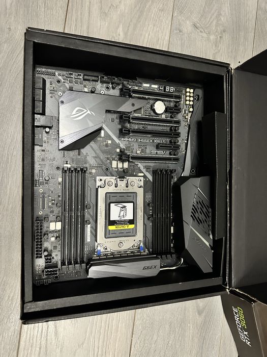 Продам материнскую плату ASUS ROG STRIX X399-E GA