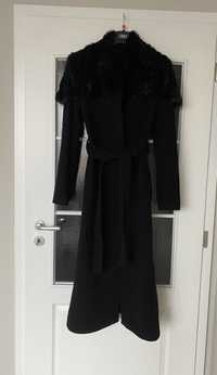 Дамско палто IDDI

Класическо черно дълго палто.Чисто ново, не