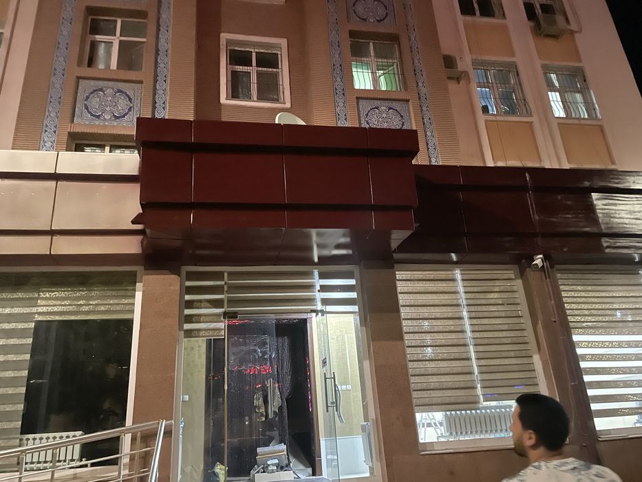 Noturar bino sotiladi