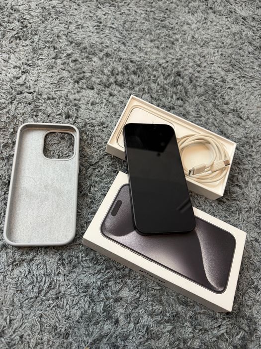 Iphone 15 pro black titanium Ca nou 10/10 full box