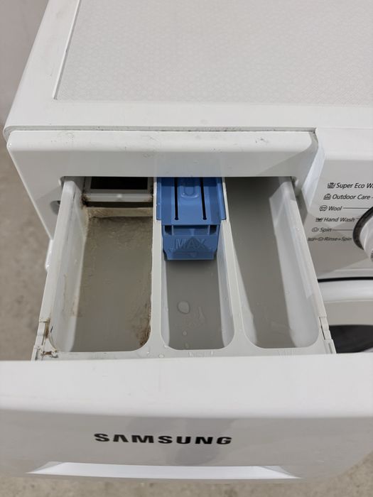 Пералня Samsung WF8EF5E0W4W – 8 кг, 1400 оборота, EcoBubble–като нова