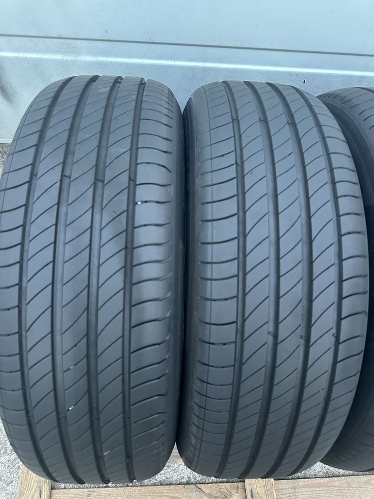 215/65/17 Michelin dot23