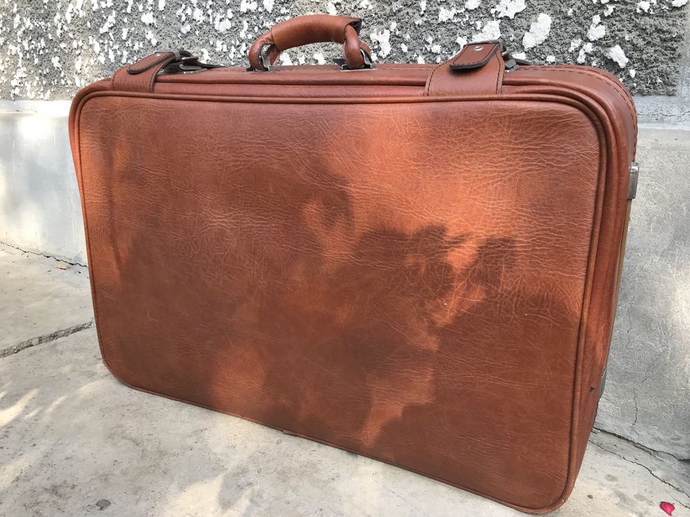 Geamantan vintage din piele maro cognac