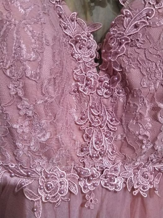 Rochie dantela roz cu perlute noua cu eticheta