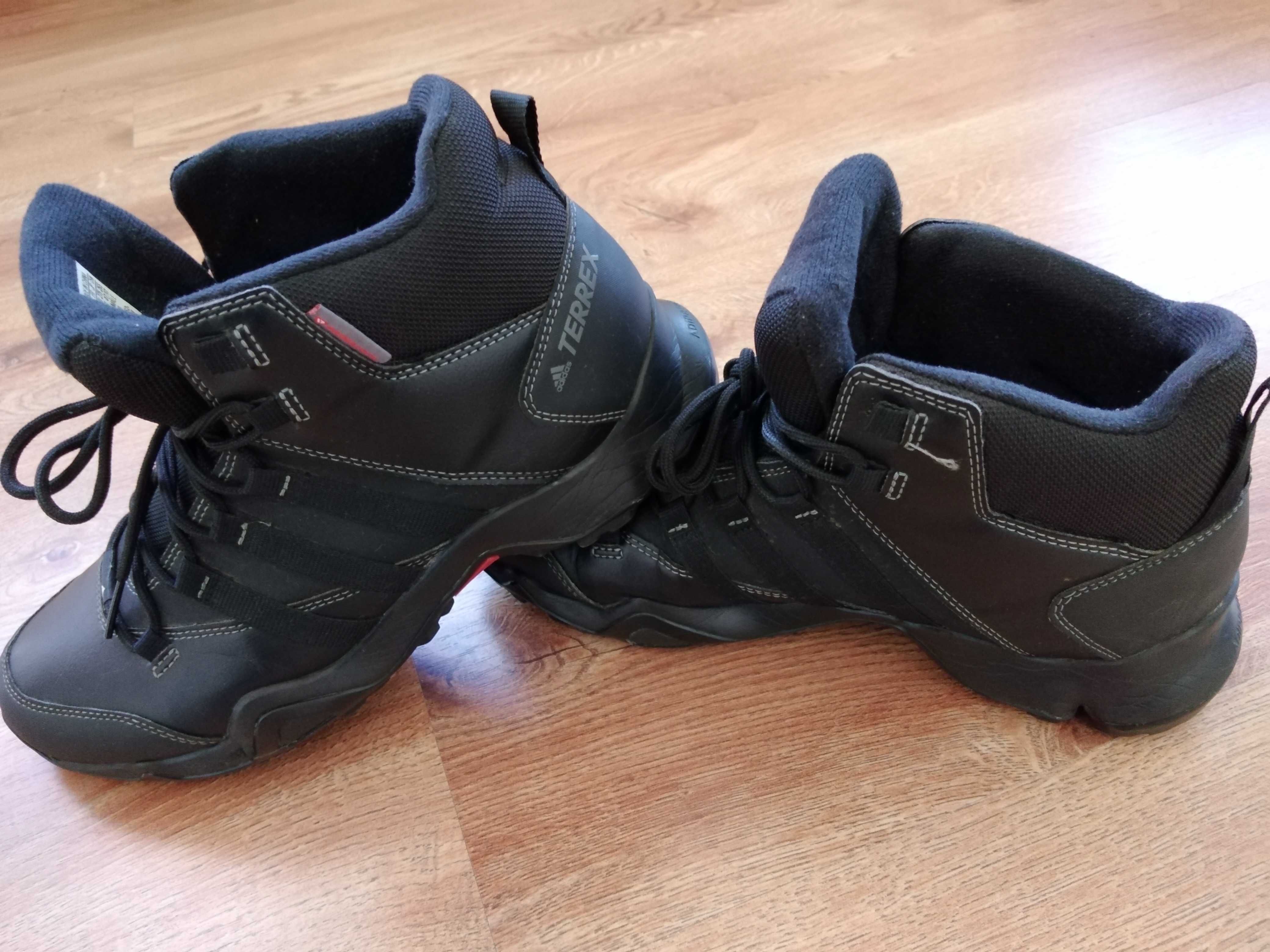 Спортни обувки Adidas Terrex