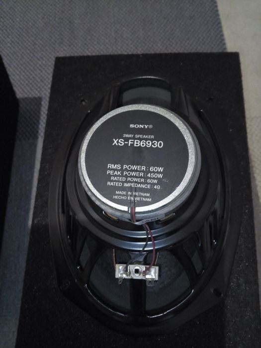 Продавам елипсовидни говорители плюс две кутии