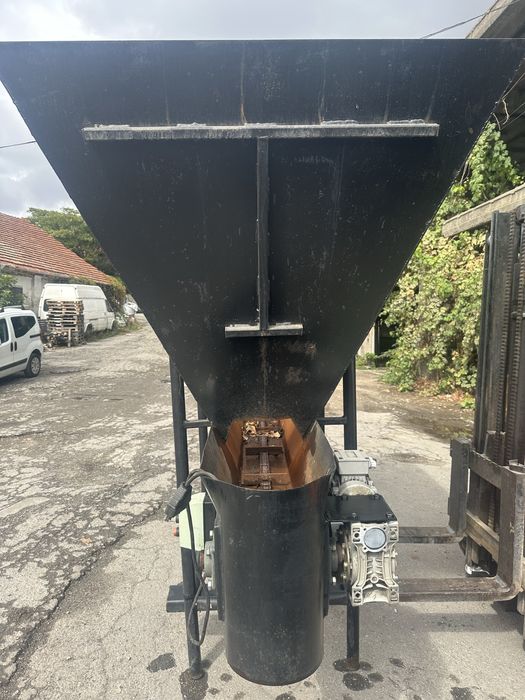 Машина за пакетаж на насипни стоки