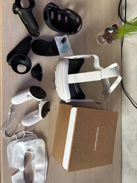 VR Oculus Meta Quest 3, 128GB - in garanție - ca NOU