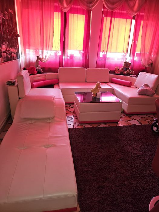 Vand canapea cu masuta