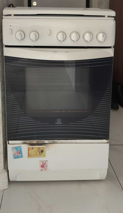 Газ плита Indesit (4 конфорки)