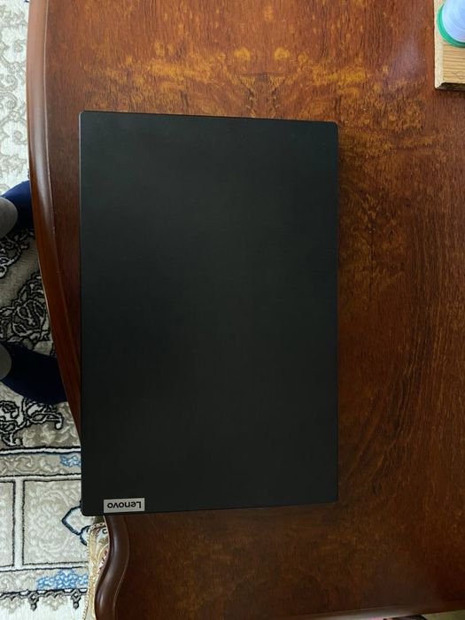 Lenovo noutbook sotiladi