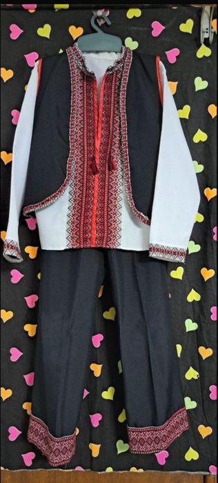 Vind costum popular