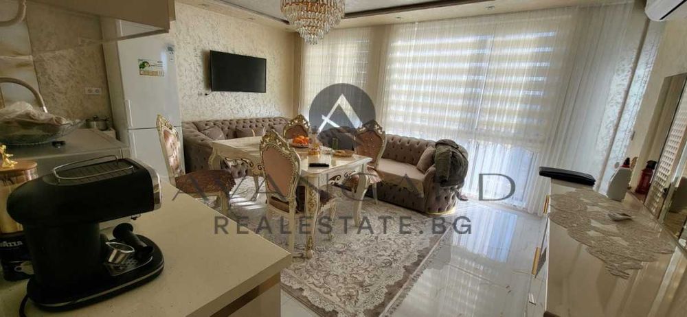 Продава се Двустаен апартамент в Пловдив, Център - 67 кв.м за 2400 €/кв.м - Снимка #2