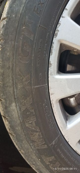 Гуми 235х50х18 летни