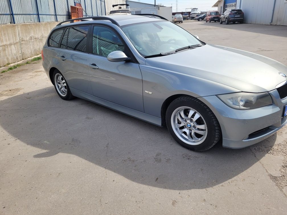 BMW 318 e91 an 2006