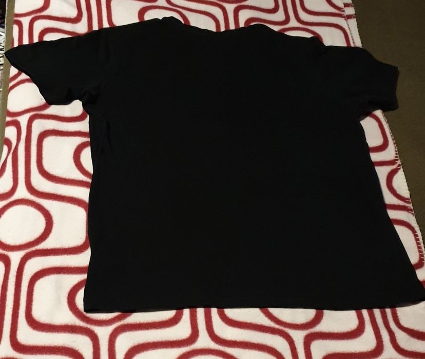 De vanzare tricou cu maneca scurta de barbati marime XL.