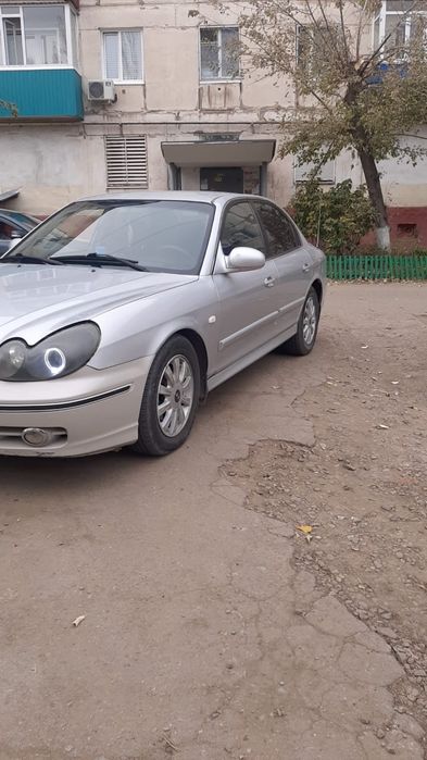 Продам срочно автомобиль Hyundai соната автомат коробка обём 2 л
