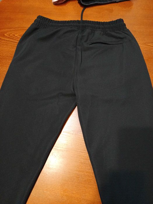 Продавам спортни долници за юноша