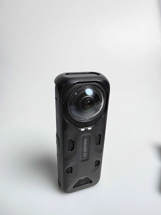 Camera Insta360 X4
