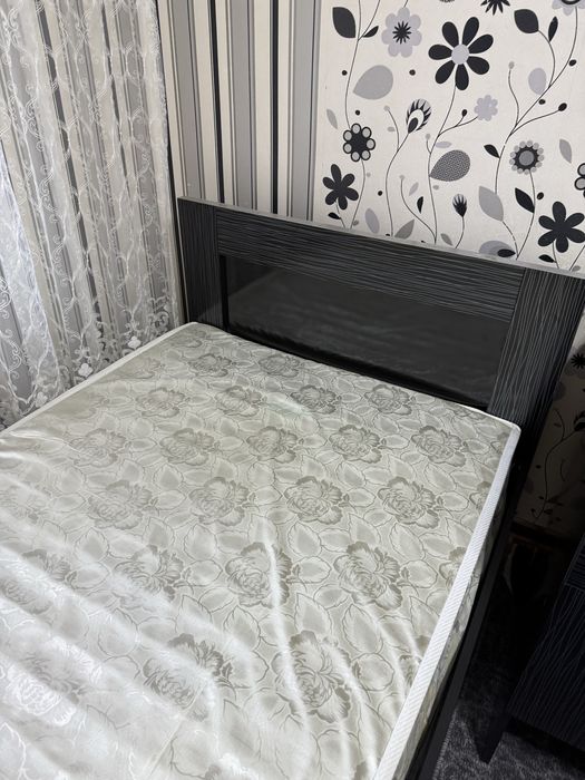 Продаются кровать, шкаф и стол в хорошем состоянии