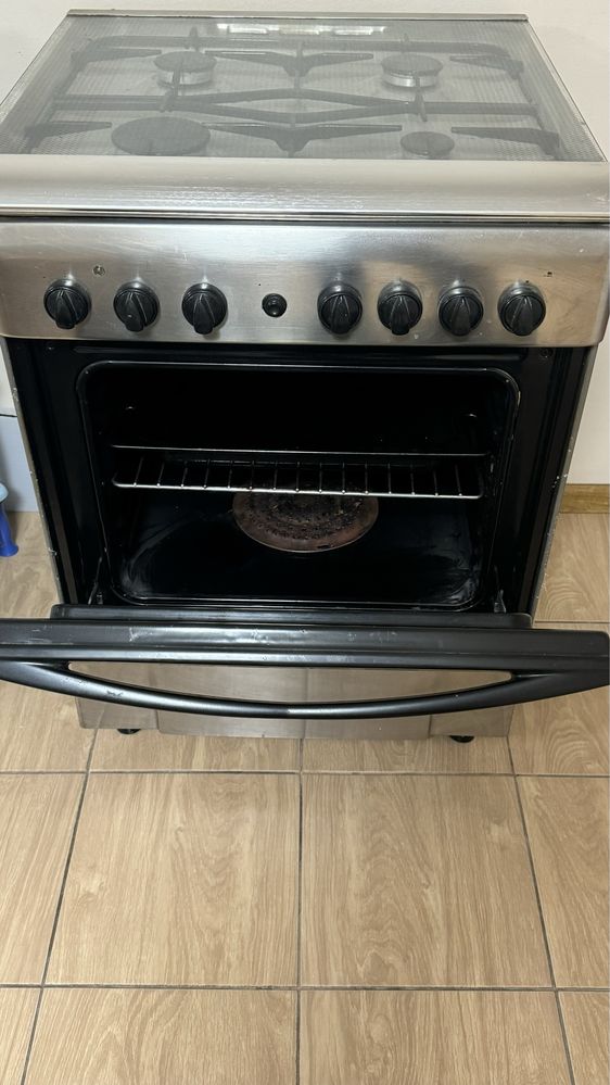 Продаю абсолютно новую газовую плиту Indesit!