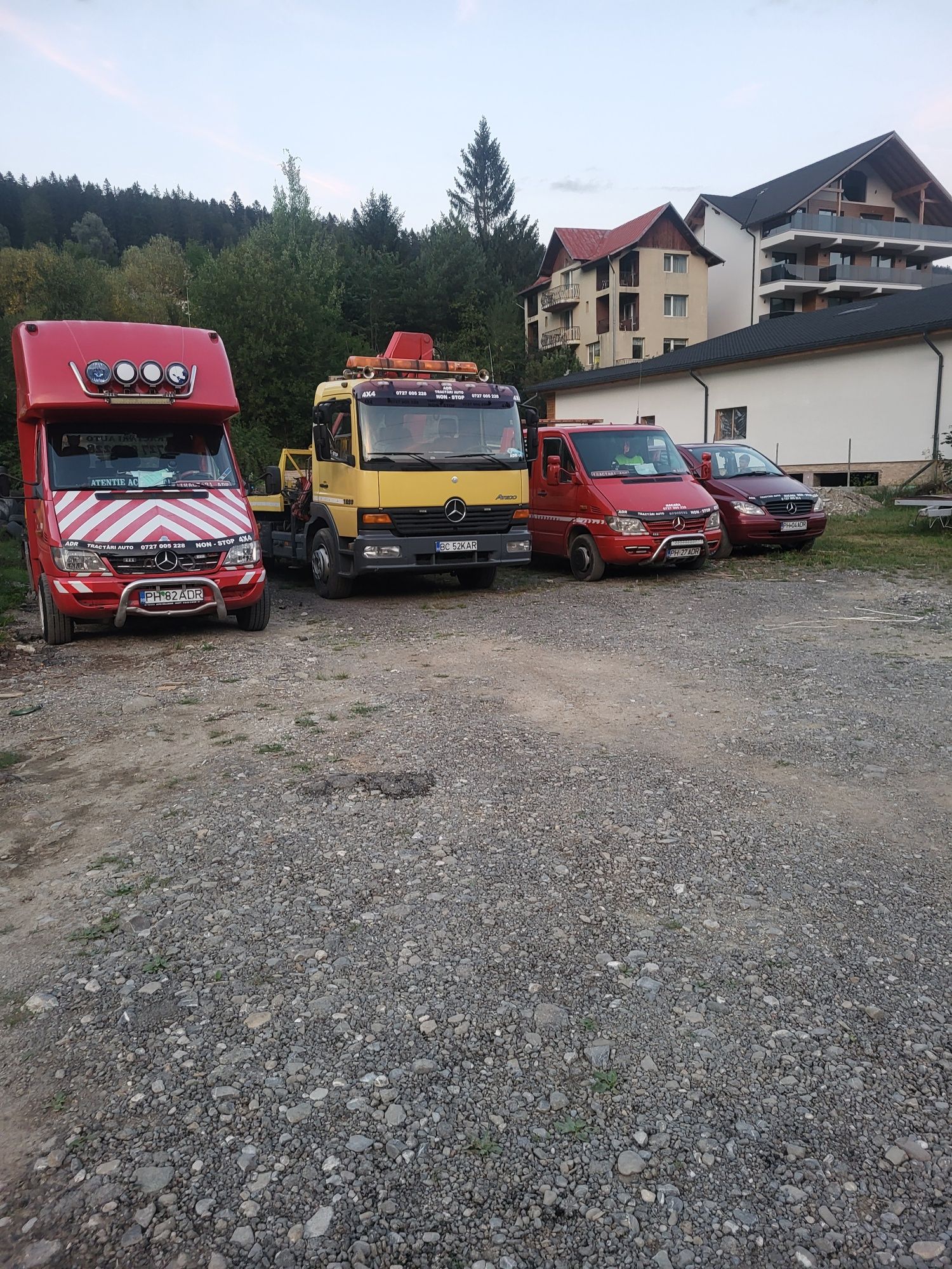 Tractari auto macara 7 locuri  Service deblocari non stop Azuga Busten