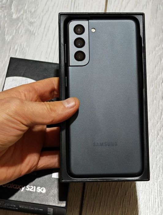 Отличный Samsung galaxy S21.