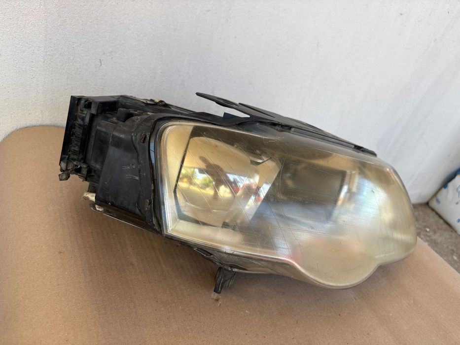 Far dreapta xenon Vw Passat B6 dupa 2005 cod 3C0941752D