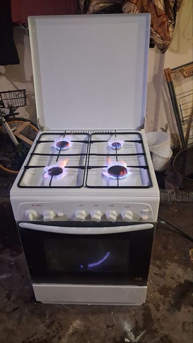 Срочно продаётся газ плита  Гефест Беларусь 60x60x85 хороший састийана