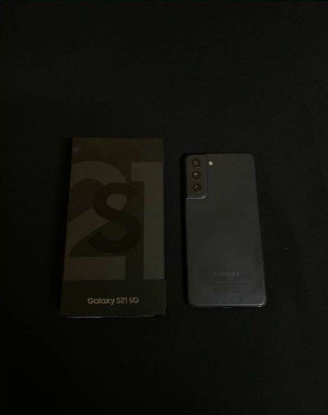 Смартфон Samsung Galaxy S21 FE